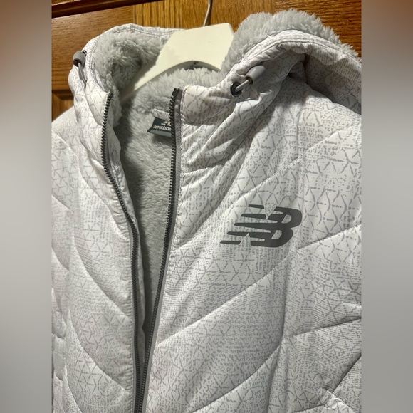 New Balance Long Warm Puffer Coat White Hooded Full Zip with Pockets Size M - Picture 2 of 13